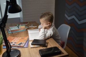 Cara Pilih Meja Belajar Sesuai untuk Anak supaya Lebih Fokus