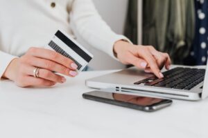 Cara Pilih Penghantaran Ekspres untuk Belanja Online di Malaysia