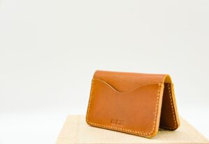 Dompet Kad vs. Dompet Tradisional: Adakah Anda Perlu Beralih?