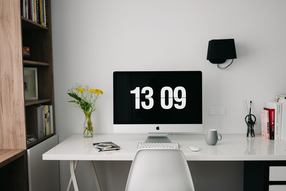 Jam Dinding Digital: Cara Menilai Ciri Moden dan Fungsi Tambahan Ruang Tamu