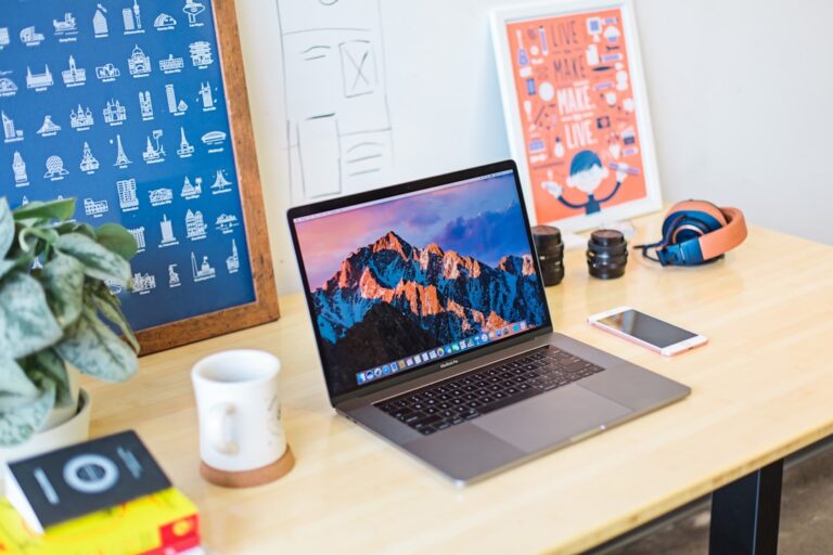 Kelebihan dan Kekurangan Stand Laptop Mudah Alih untuk Bekerja di Luar Pejabat