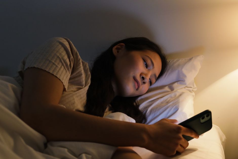 Kesan Skrin Malam pada Tidur: Apa yang Anda Perlu Tahu