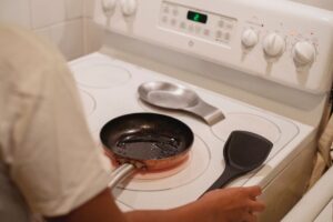 Memilih Kuali Masak yang Tepat: Panduan Material dan Jenis untuk Dapur Anda
