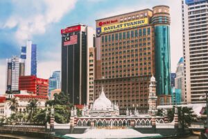 Meneroka Perkhidmatan Perbankan OCBC Malaysia untuk Urusan Kewangan Harian