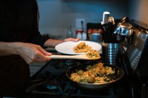Nasi Goreng Rumah: Tips Elak Nasi Lembik dan Pilihan Bahan Ikut Peti Sejuk