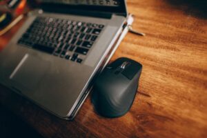 Panduan Ergonomik Mouse Wireless untuk Kerja Harian Tanpa Sakit Pergelangan Tangan
