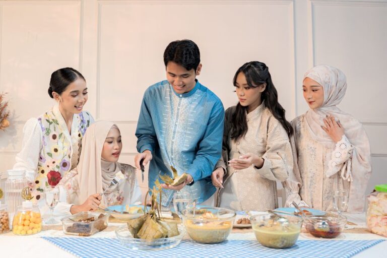 Panduan Gaya dan Pemilihan Baju Raya Mengikut Bentuk Badan