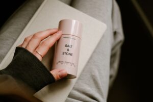 Panduan Memilih Deodorant Harian yang Sesuai untuk Kulit Sensitif