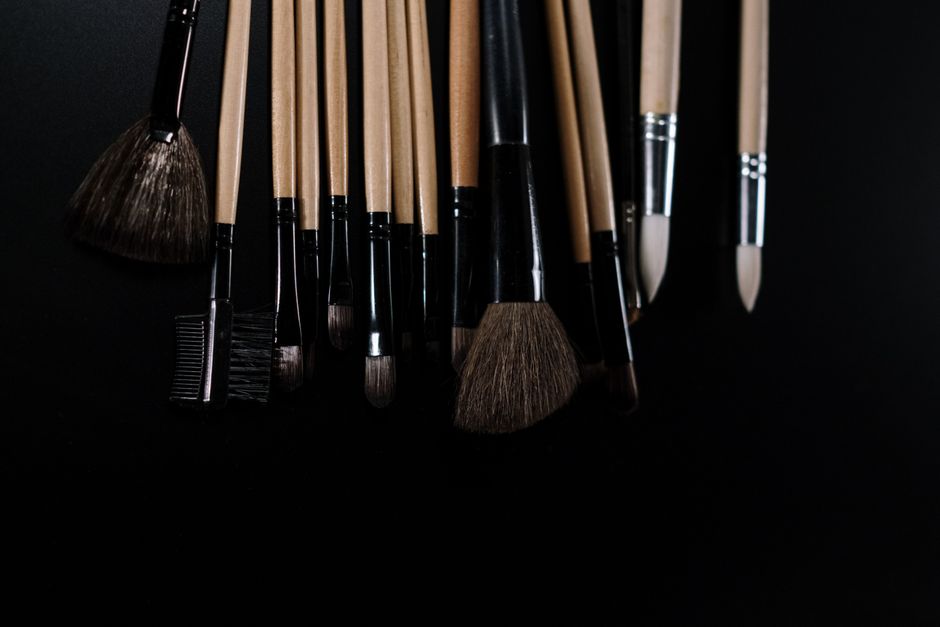 Pemilihan Alat Makeup yang Tepat untuk Hasil Solekan Kemas