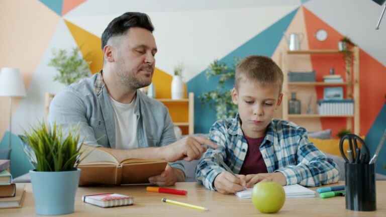 Pengurusan Dokumen dan Maklumat Anak Sekolah yang Efektif untuk Ibu Bapa