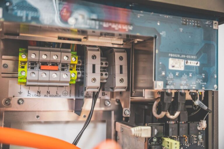 Punca Gangguan Elektrik Rumah dan Cara Selamat Mengatasinya