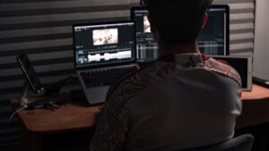 Servis Editing Video: Cara Mula Buat Duit Sampingan dari Rumah