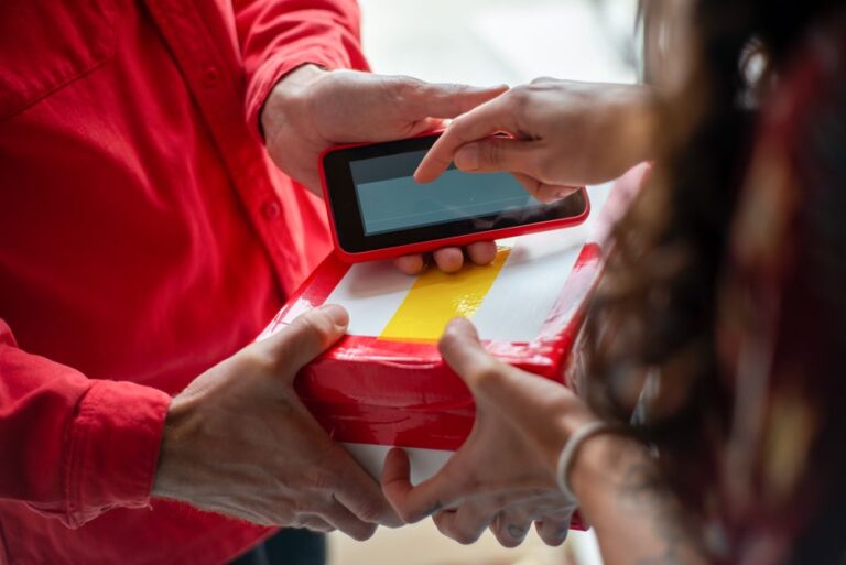 Taktik Baharu Scam Parcel: Apa yang Anda Perlu Tahu untuk Elak Tertipu