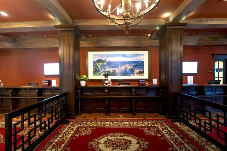Tip Urus Masa dan Dokumen di Kaunter Hotel agar Lebih Lancar