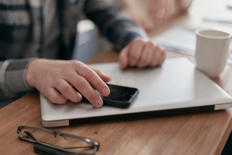 Adakah Screen Protector Kaca Tempered Benar-Benar Selamat untuk Skrin Telefon?