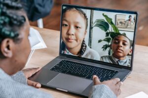 Cara Guna Khan Academy untuk Belajar Sendiri di Rumah dengan Berkesan