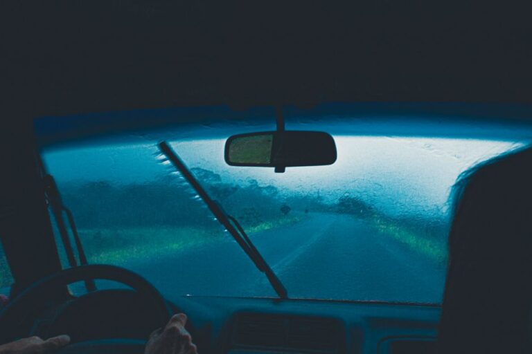 Cara Memilih Wiper Kereta yang Tepat untuk Pandangan Jelas