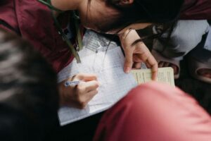 Cara Menulis Nota Ringkas Berkesan untuk Mengingat Fakta Penting