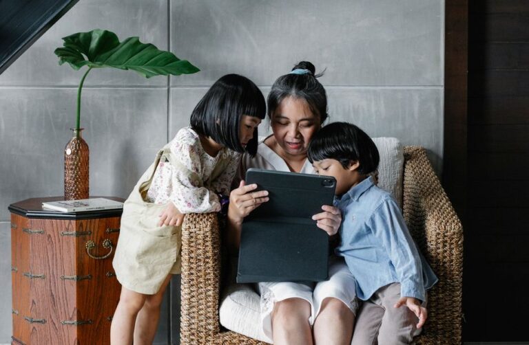 Cozi Family Organizer: Cara Urus Jadual dan Aktiviti Harian Keluarga