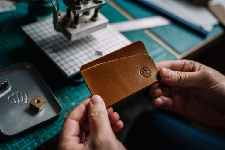 Dompet Kad Minimalis: Cara Pilih Saiz dan Bahan Paling Sesuai