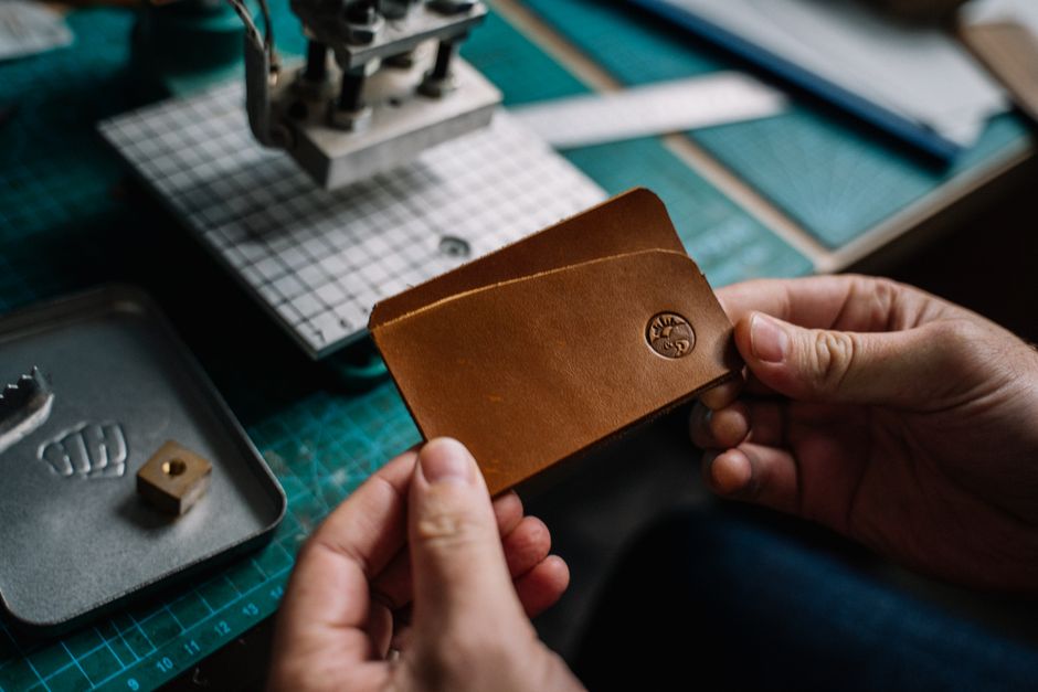 Dompet Kad Minimalis: Cara Pilih Saiz dan Bahan Paling Sesuai