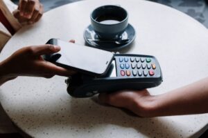 Kelebihan dan Risiko Bayaran Automatik untuk Urusan Kewangan Harian