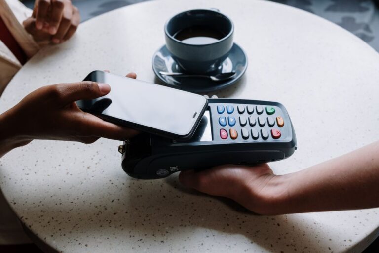 Kelebihan dan Risiko Bayaran Automatik untuk Urusan Kewangan Harian
