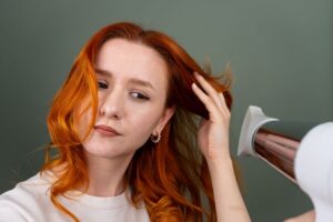Kesilapan Harian yang Membuatkan Rambut Kering Semakin Rosak