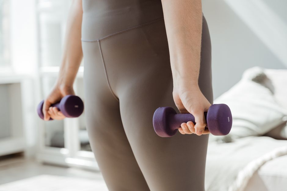 Kesilapan Lazim semasa Menggunakan Dumbbell di Rumah dan Cara Mengelaknya