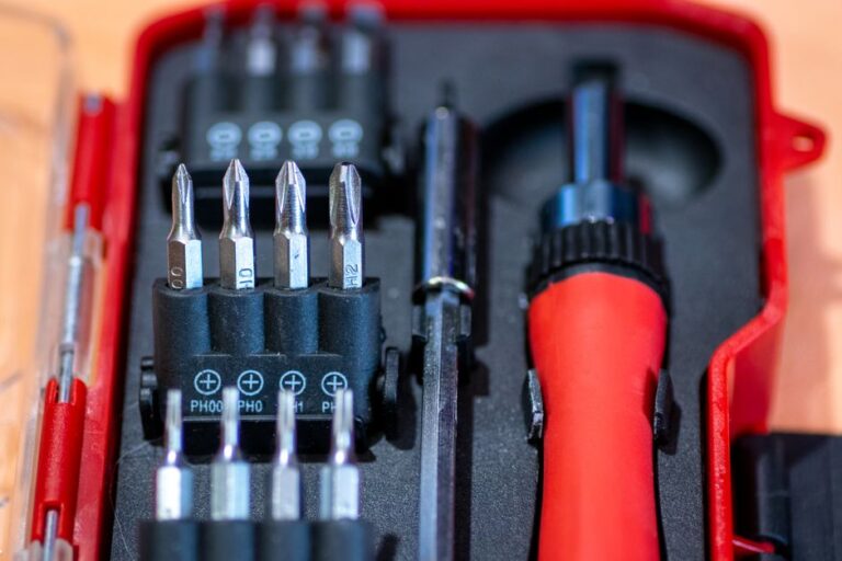 Kesilapan Lazim semasa Menggunakan Set Screwdriver untuk Kerja Pembaikan Rumah