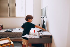 Kesilapan semasa Memilih Meja Belajar Anak serta Cara Mengelakkannya