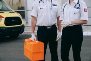Kotak Pertolongan Cemas Kenderaan: Kepentingan, Kandungan Asas dan Panduan Penyimpanan Selamat