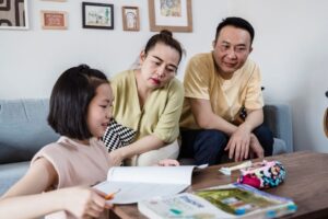Membantu Anak Buat Kerja Rumah Tanpa Konflik: Strategi Komunikasi Berkesan untuk Ibu Bapa
