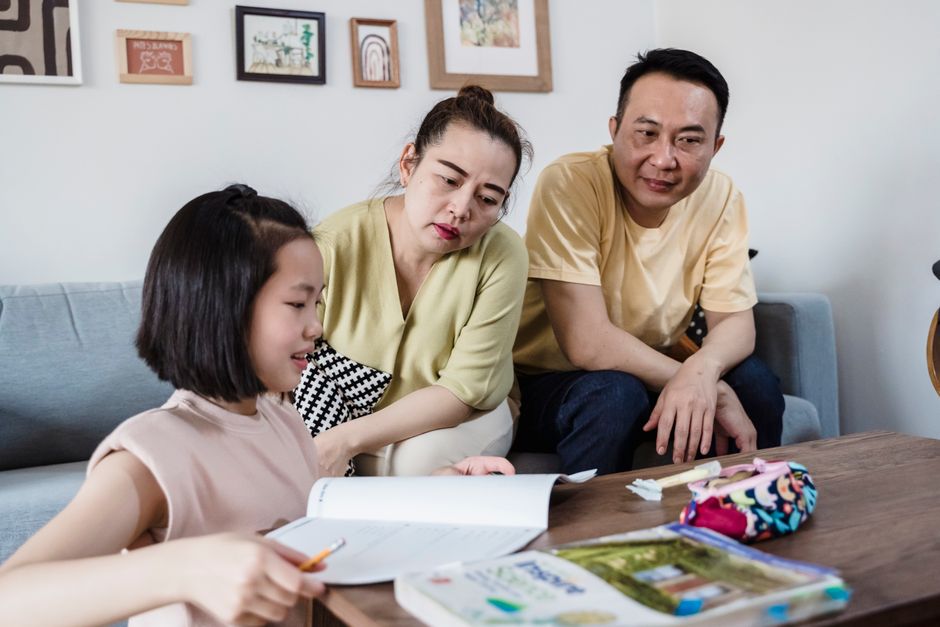 Membantu Anak Buat Kerja Rumah Tanpa Konflik: Strategi Komunikasi Berkesan untuk Ibu Bapa
