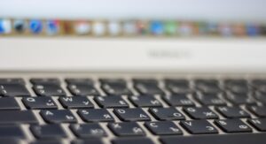 Memilih Bateri Laptop Pengganti yang Tepat untuk Prestasi Peranti