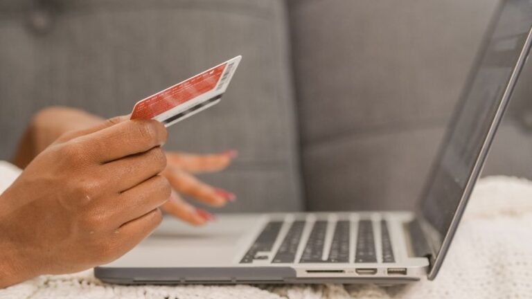 Memilih Kaedah Pembayaran Online yang Selamat dan Sesuai semasa Beli-Belah