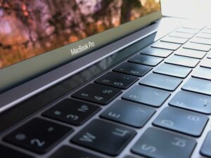 Memilih Keyboard Laptop yang Sesuai untuk Kegunaan Pejabat dan Permainan