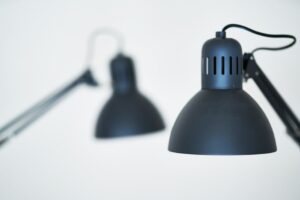 Memilih Lampu Meja Belajar yang Tepat untuk Kesihatan Mata
