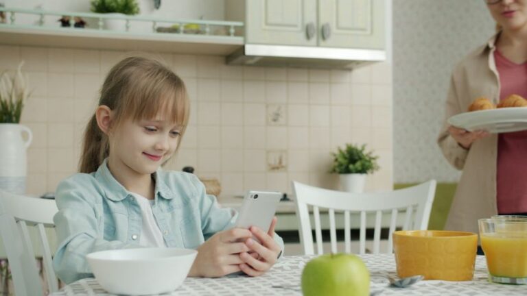 Panduan Menggunakan FamiSafe untuk Memantau dan Membimbing Aktiviti Digital Anak di Rumah
