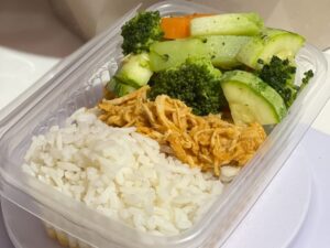 Panduan Pemilihan Makanan Kerja yang Memberikan Tenaga Berpanjangan Tanpa Mengantuk
