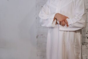 Panduan Pemilihan Telekung Putih Eksklusif untuk Solat Sempurna