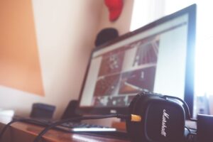 Resolusi Kamera dan Mikrofon Webcam Komputer untuk Panggilan Video Jelas
