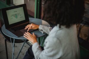 Strategi Mengembangkan Jualan Digital dan Pendapatan Sampingan Secara Konsisten