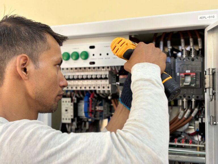 Tanda Circuit Breaker Rumah Bermasalah dan Cara Mengenal Pastinya