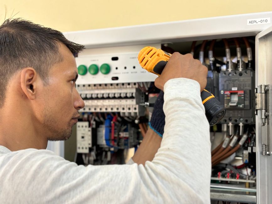 Tanda Circuit Breaker Rumah Bermasalah dan Cara Mengenal Pastinya